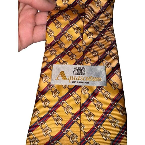 Aquascutum of London Golden Iconic Horsebit Rep Stripe Handmade Tie - Picture 2 of 5